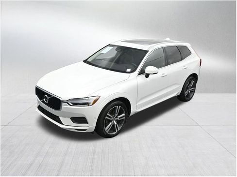 Used 2018 Volvo XC60 T5 Momentum w/ Vision Package AWD/4WD image 18