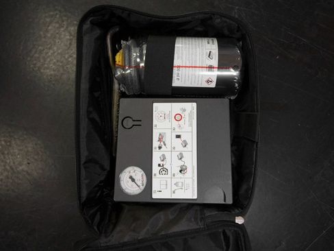 Used 2017 Lamborghini Aventador S image 75