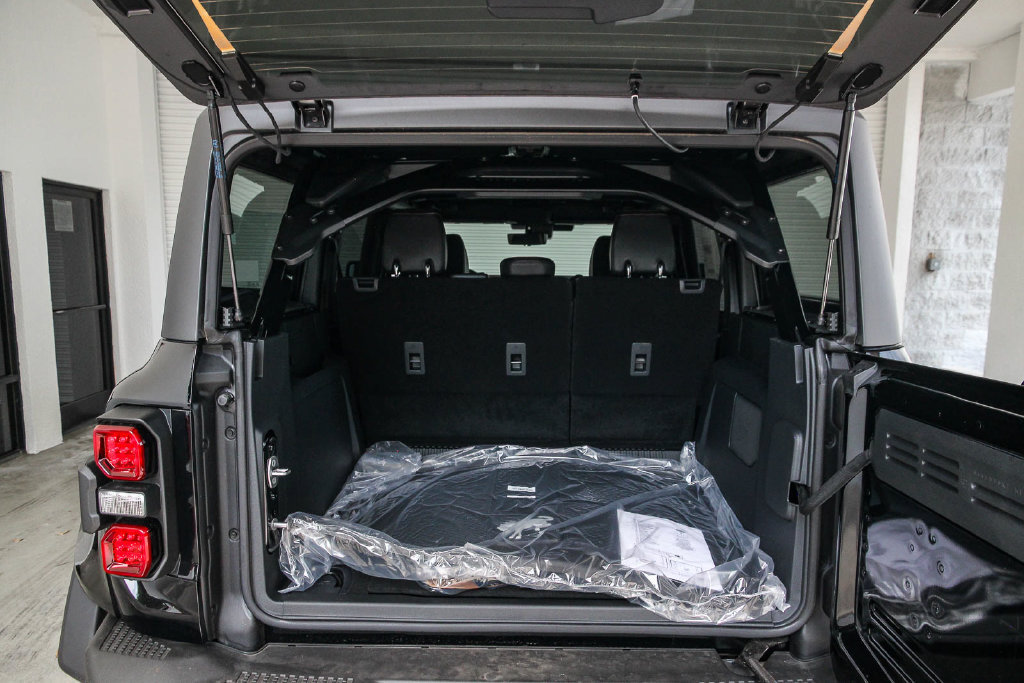 New 2026 Ford Bronco Raptor w/ Interior Carbon Fiber Pack AWD/4WD image 28