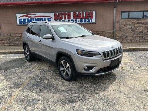 Used 2019 Jeep Cherokee Limited image 2