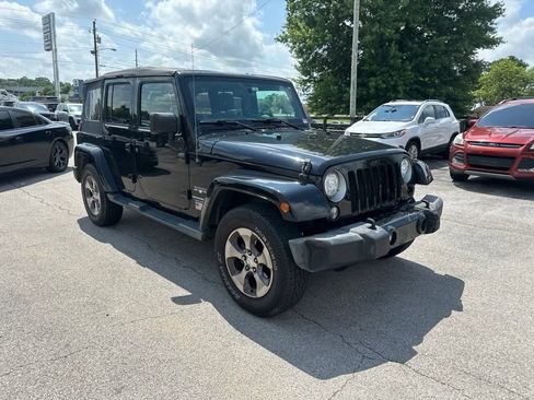 Used 2017 Jeep Wrangler Unlimited Sahara AWD/4WD image 2