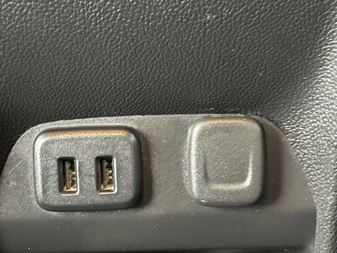 Used 2017 Chevrolet Colorado Z71 image 25