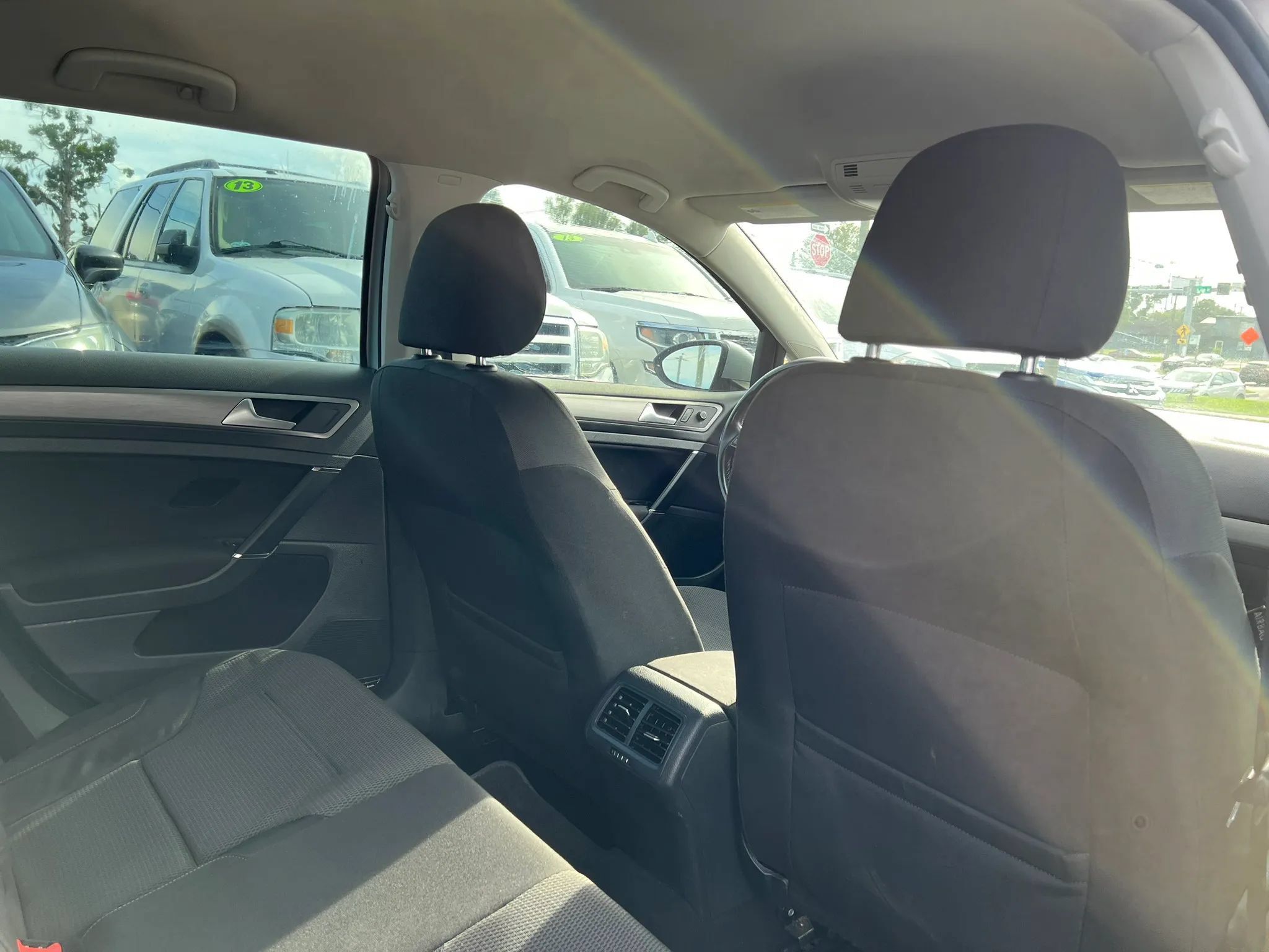 Used 2017 Volkswagen Golf S FWD image 17