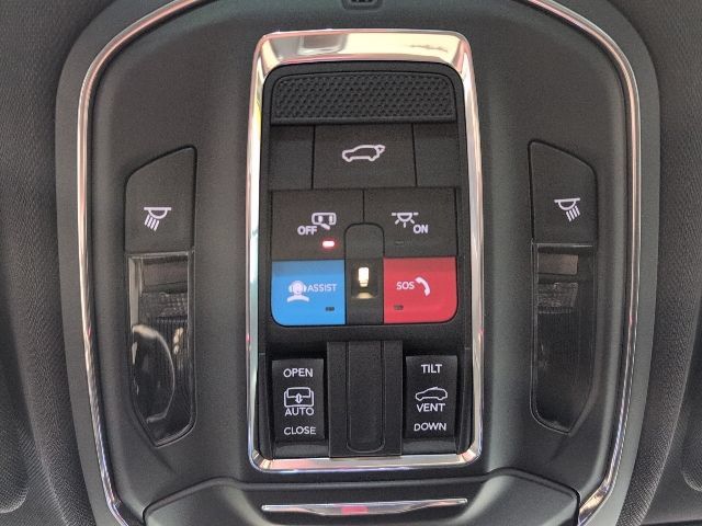 Used 2023 Jeep Grand Cherokee Altitude AWD/4WD image 30