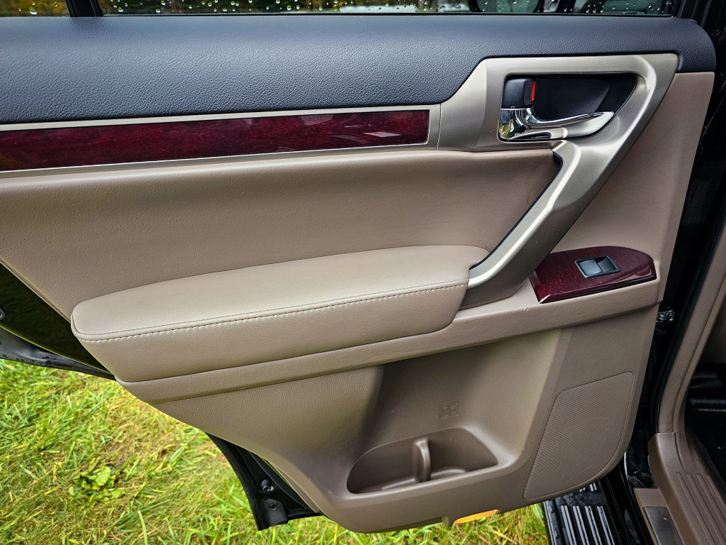 Used 2014 Lexus GX 460 w/ Premium Package AWD/4WD image 37