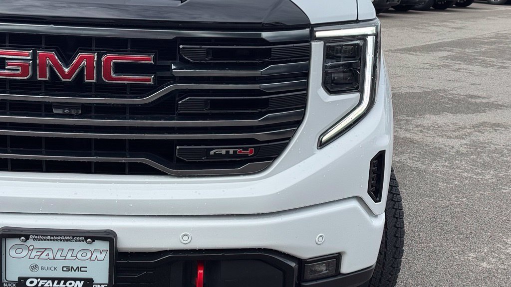 Used 2025 GMC Sierra 1500 AT4 w/ AT4 Premium Package AWD/4WD image 9