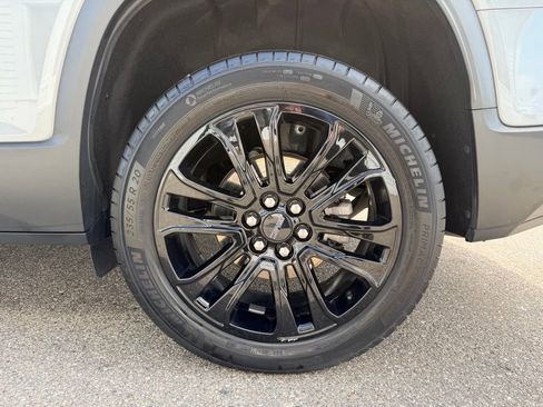 Certified 2023 GMC Acadia SLT w/ Elevation Edition FWD image 12