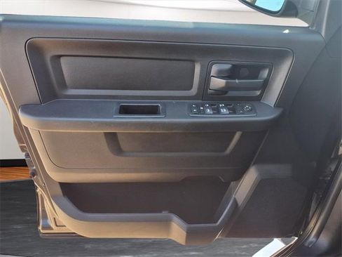 Used 2017 RAM 2500 Tradesman w/ Chrome Appearance Group image 16