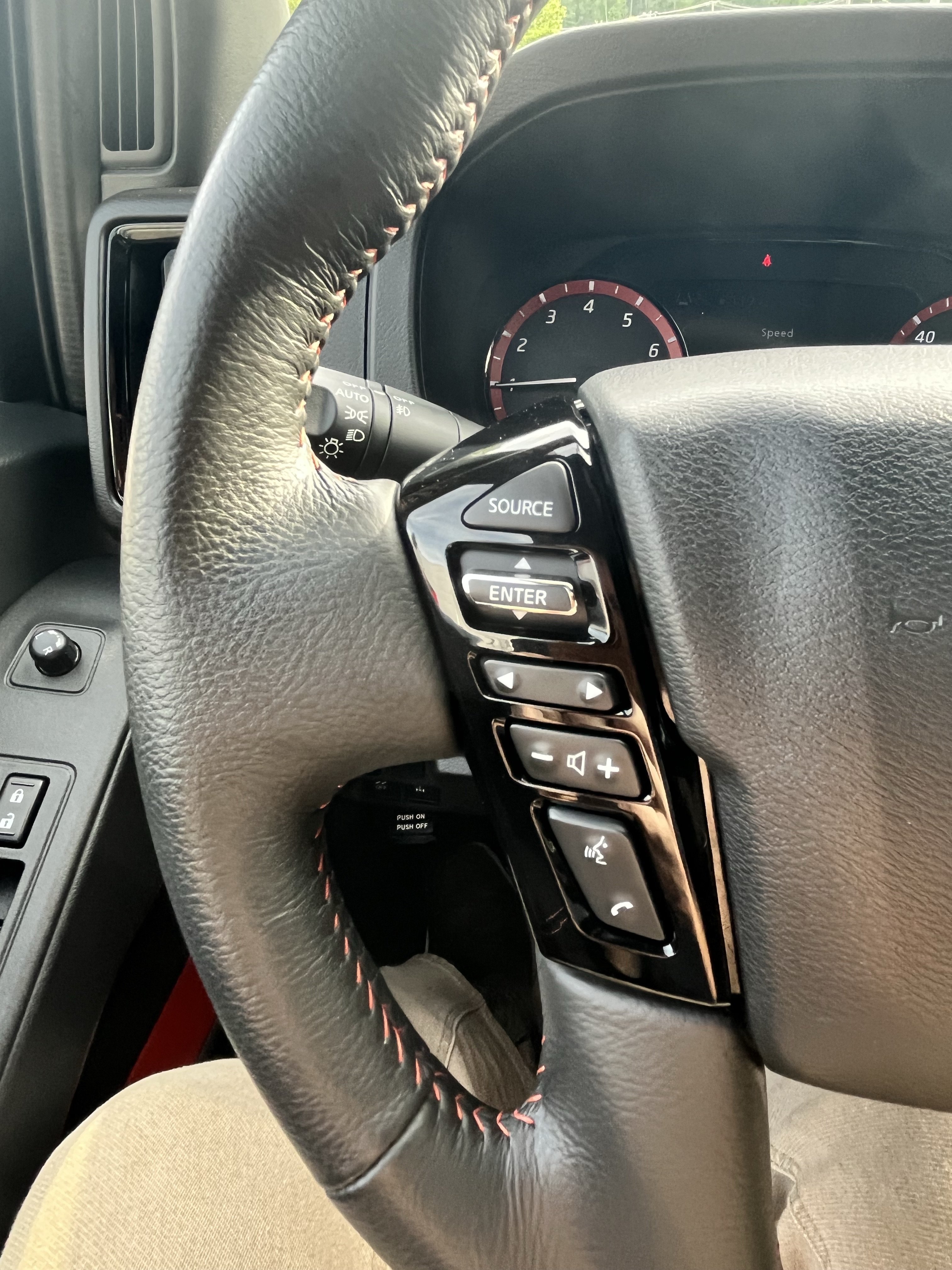Used 2026 Nissan Frontier PRO-4X AWD/4WD image 24
