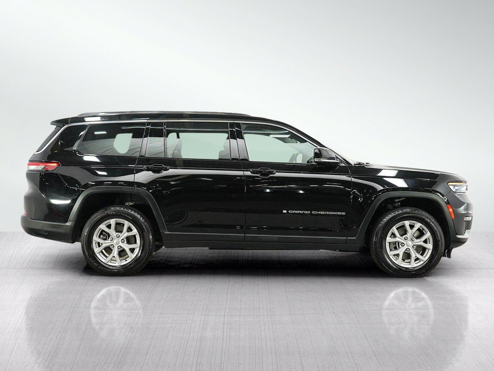 Used 2023 Jeep Grand Cherokee L Limited AWD/4WD image 8