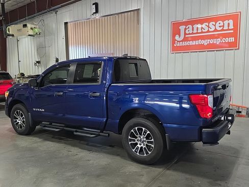 Used 2023 Nissan Titan SV w/ SV Convenience Package image 3