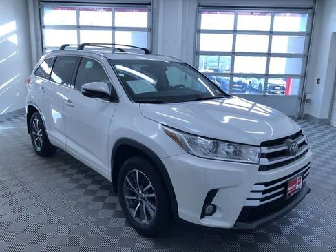 Certified 2017 Toyota Highlander XLE image 38