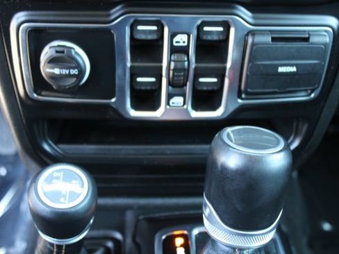 Used 2022 Jeep Gladiator Overland AWD/4WD image 39