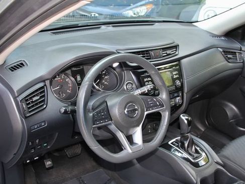Used 2017 Nissan Rogue SV AWD/4WD image 20