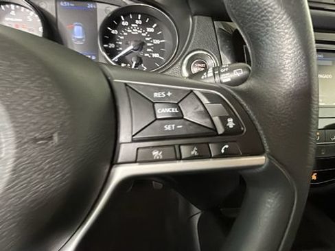 Used 2019 Nissan Rogue SV FWD image 16