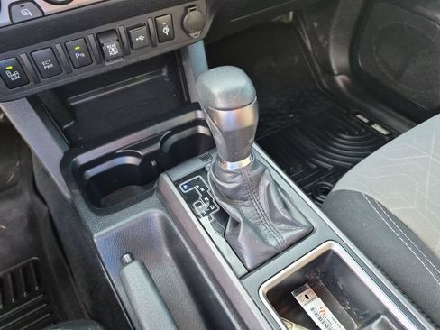 Used 2020 Toyota Tacoma TRD Off-Road w/ Technology Package AWD/4WD image 29
