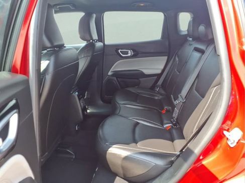 Used 2025 Jeep Compass Limited AWD/4WD image 15