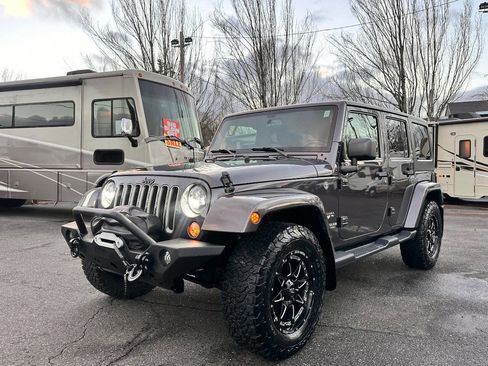 Used 2016 Jeep Wrangler Unlimited Sahara w/ Connectivity Group image 9