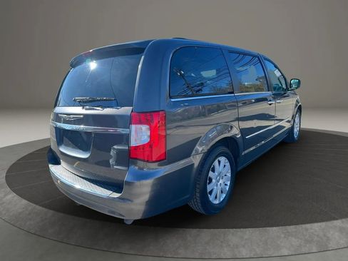 Used 2016 Chrysler Town & Country Touring w/ Driver Convenience Group image 5