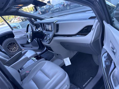 Used 2019 Toyota Sienna XLE w/ XLE Navigation Package AWD/4WD image 14
