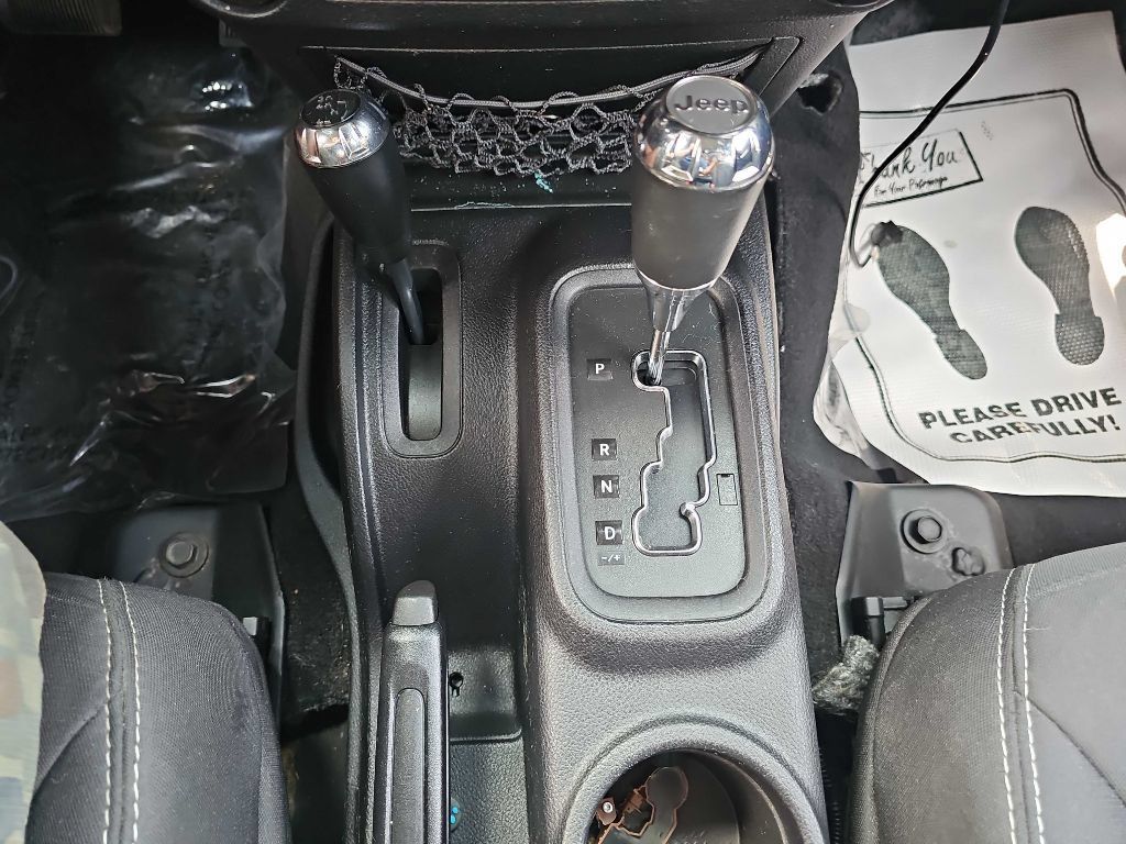 Used 2014 Jeep Wrangler Unlimited Rubicon w/ Connectivity Group AWD/4WD image 34