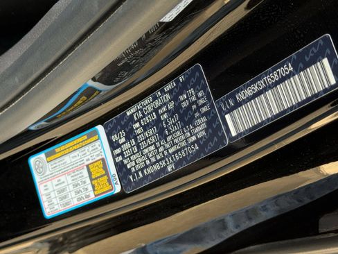 Used 2026 Kia Carnival FWD image 32