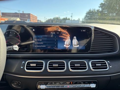 New 2026 Mercedes-Benz GLS 450 4MATIC image 39