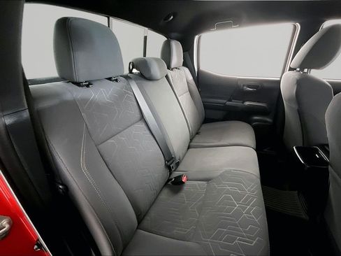 Used 2017 Toyota Tacoma TRD Sport w/ Tow Package (A/T) image 21