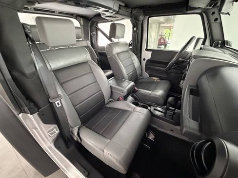Used 2009 Jeep Wrangler X AWD/4WD image 18