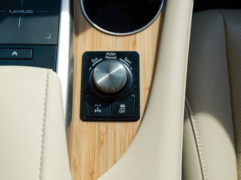 Used 2022 Lexus RX 350L Premium w/ Premium Package image 53