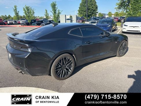 Used 2018 Chevrolet Camaro LT RWD image 3