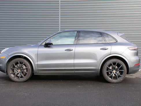 Used 2022 Porsche Cayenne image 2