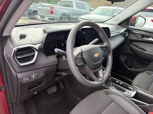 Used 2025 Chevrolet TrailBlazer LT FWD image 14