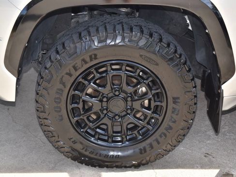 Used 2023 Toyota Tundra Platinum w/ Advanced Package image 41