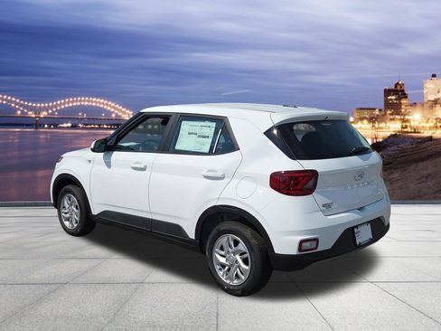 New 2026 Hyundai Venue SE FWD image 3