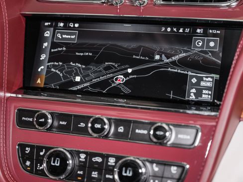 Used 2025 Bentley Bentayga image 39