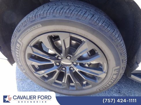 Used 2022 GMC Yukon XL Denali AWD/4WD image 13