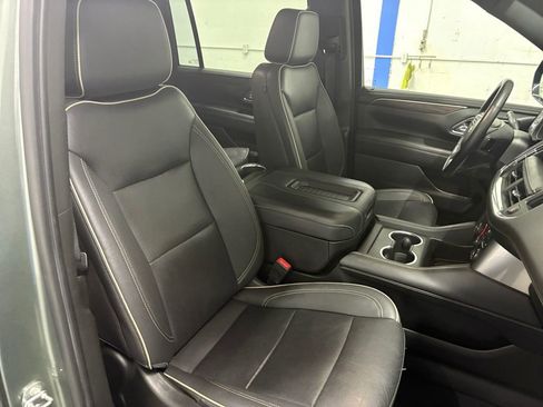 Used 2023 Chevrolet Suburban Premier AWD/4WD image 21