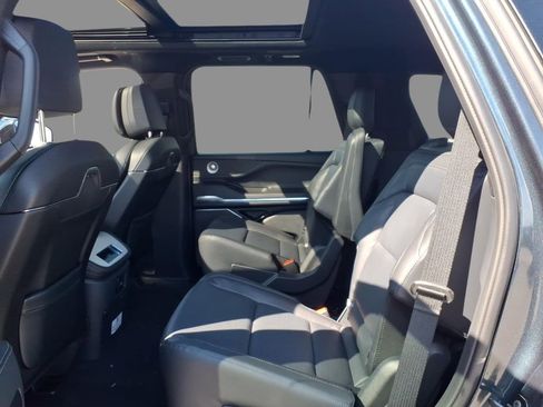 New 2026 Lincoln Navigator Reserve AWD/4WD image 5