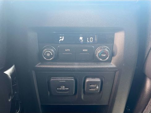 Used 2023 Chevrolet Traverse RS image 27