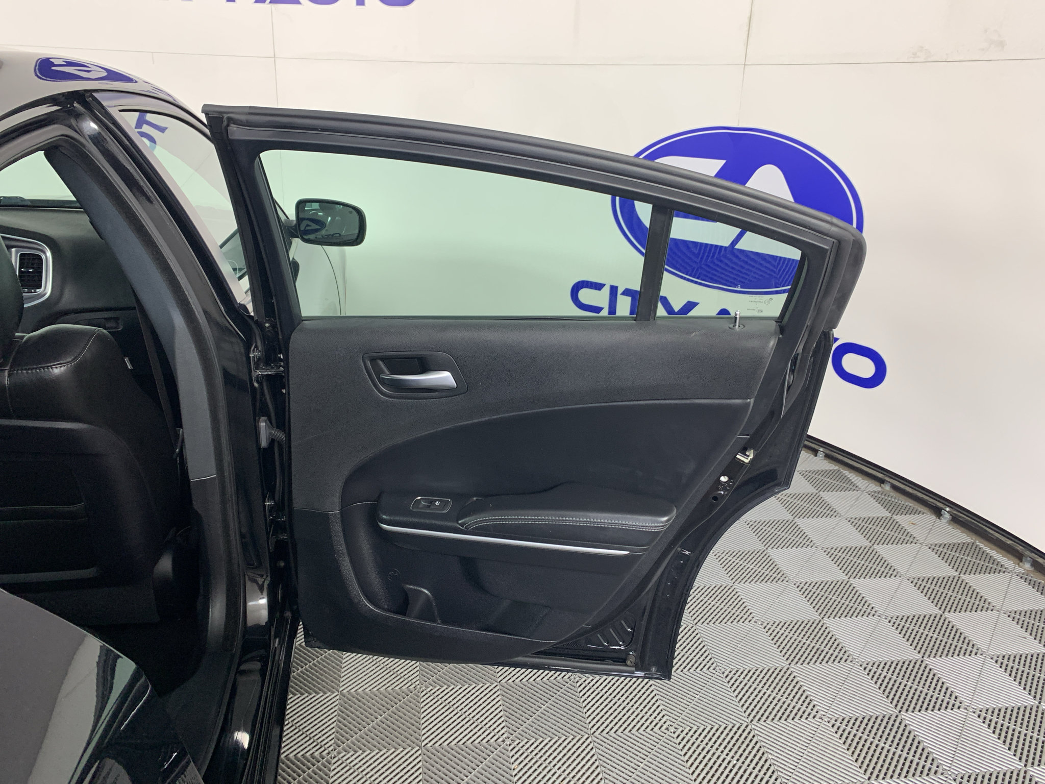 Used 2020 Dodge Charger SXT w/ Leather Interior Group RWD image 32