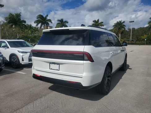 New 2025 Lincoln Navigator Reserve w/ Jet Appearance Package image 4