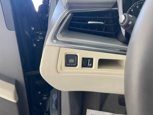 Used 2025 Cadillac XT5 Premium Luxury AWD/4WD image 36