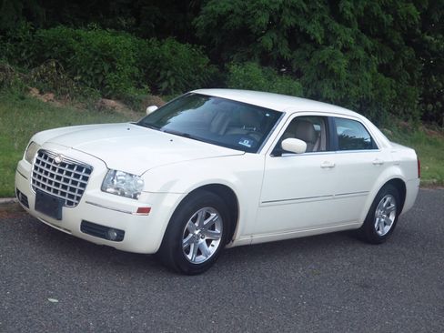 Used 2006 Chrysler 300 Touring w/ Comfort/Convenience Group RWD image 24