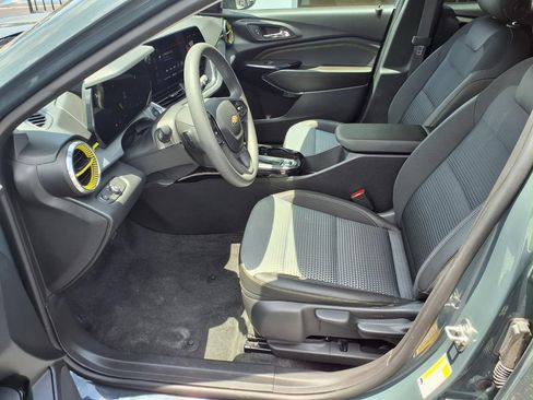 Used 2026 Chevrolet Trax LT FWD image 19