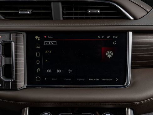 Used 2023 GMC Yukon Denali image 25