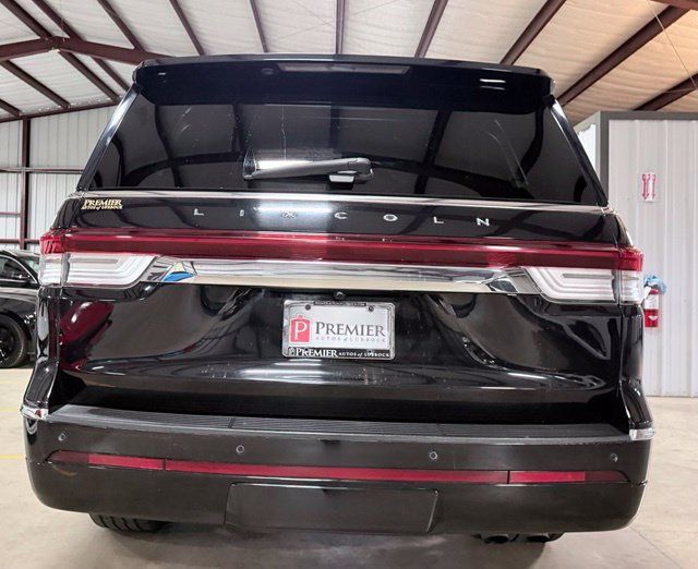 Used 2022 Lincoln Navigator Reserve AWD/4WD image 4