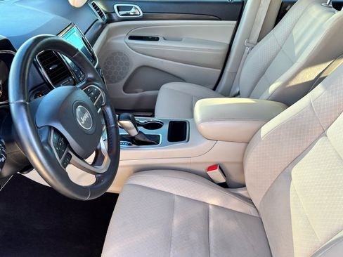 Used 2022 Jeep Grand Cherokee Laredo E image 19