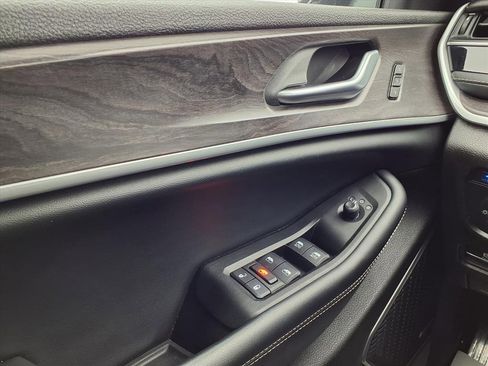 Used 2024 Jeep Grand Cherokee Limited 4xe image 19