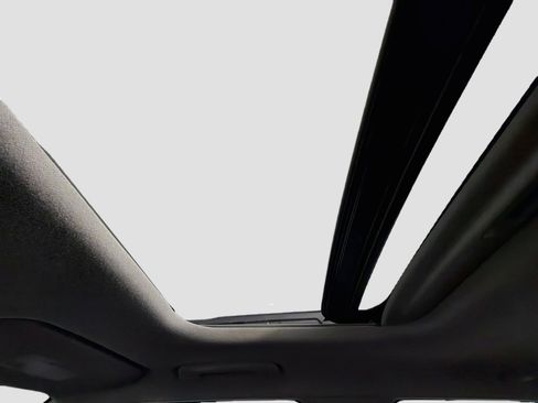 Used 2025 Hyundai Venue SEL FWD image 27